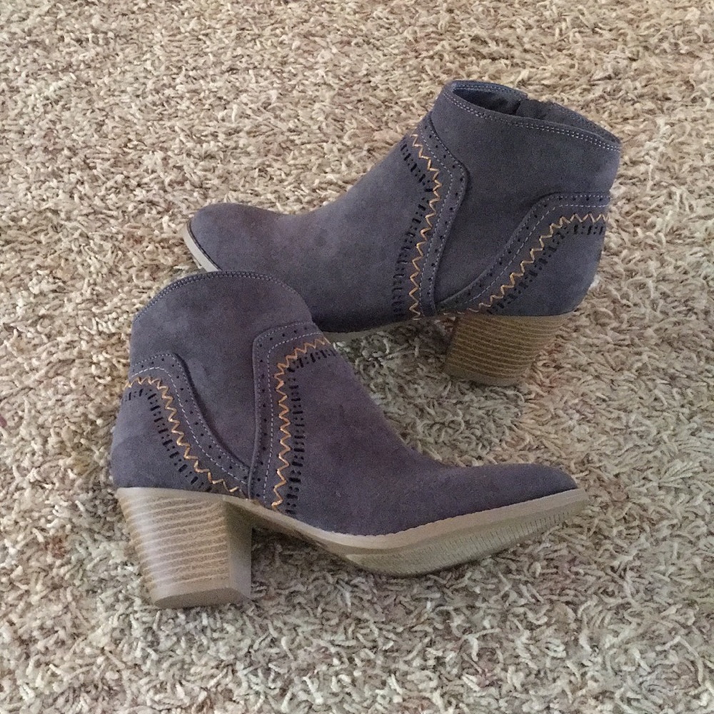 Quipid grey booties